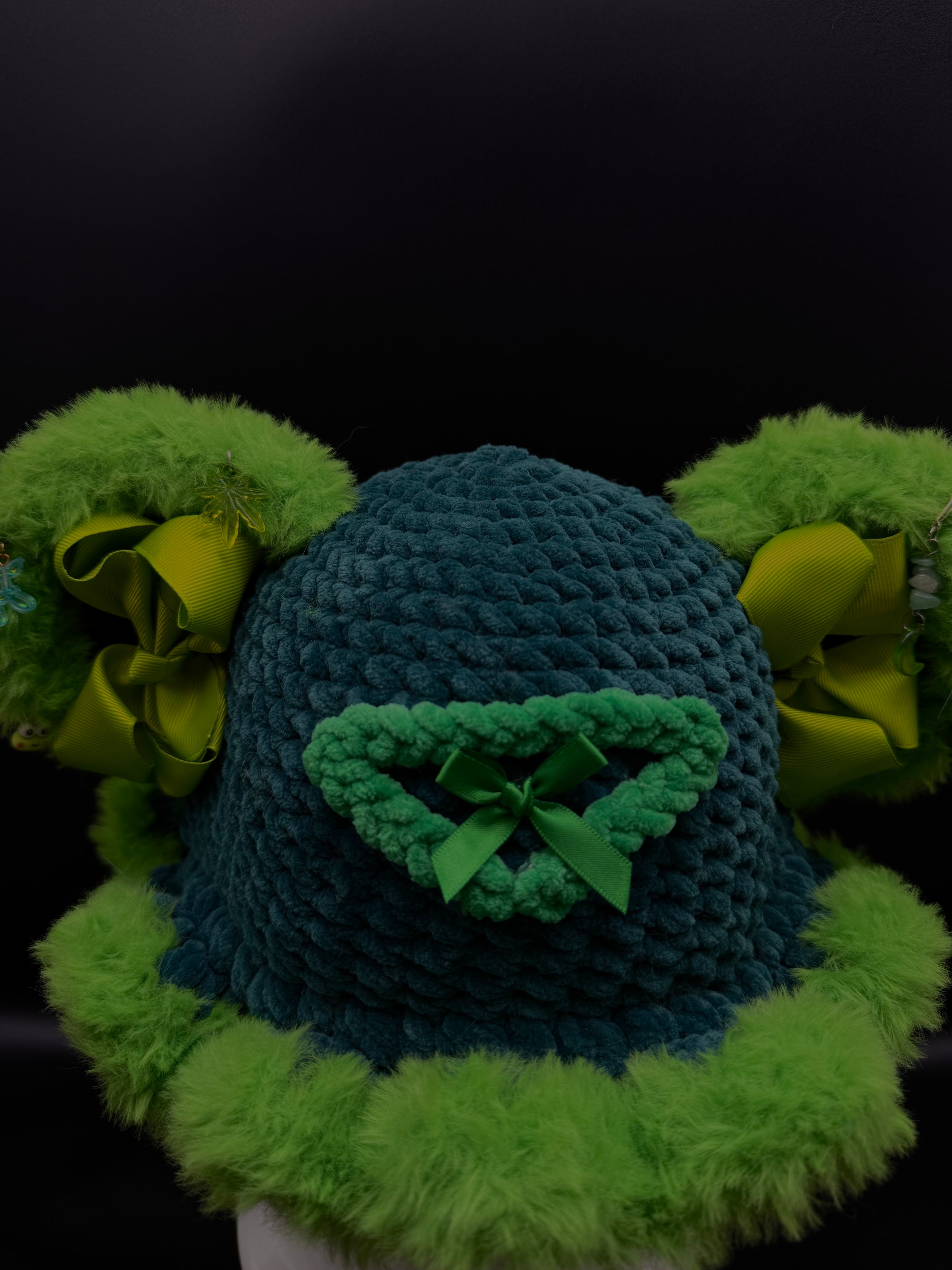 Dark wobble bucket hat