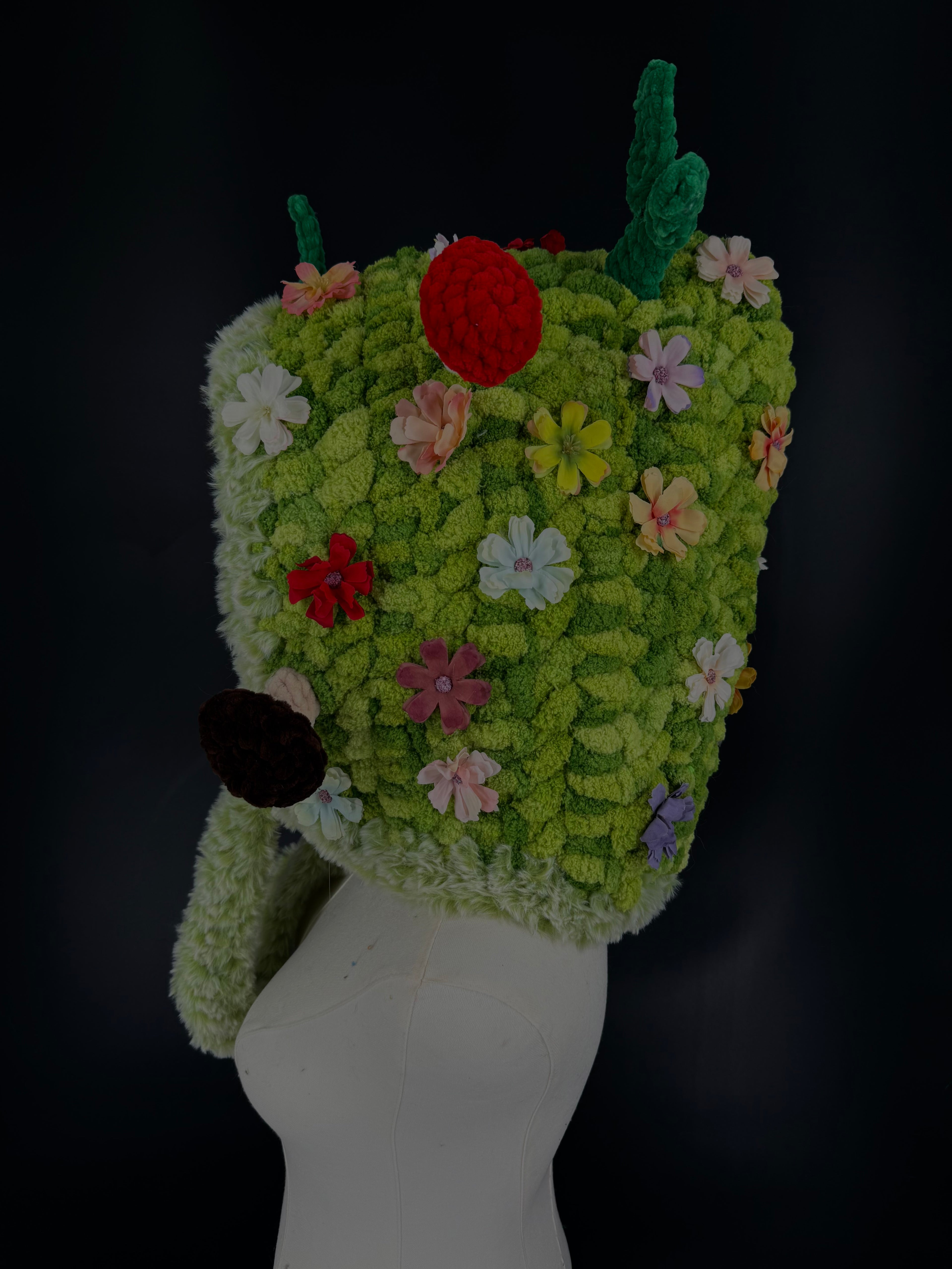 Chunky adjustable hood