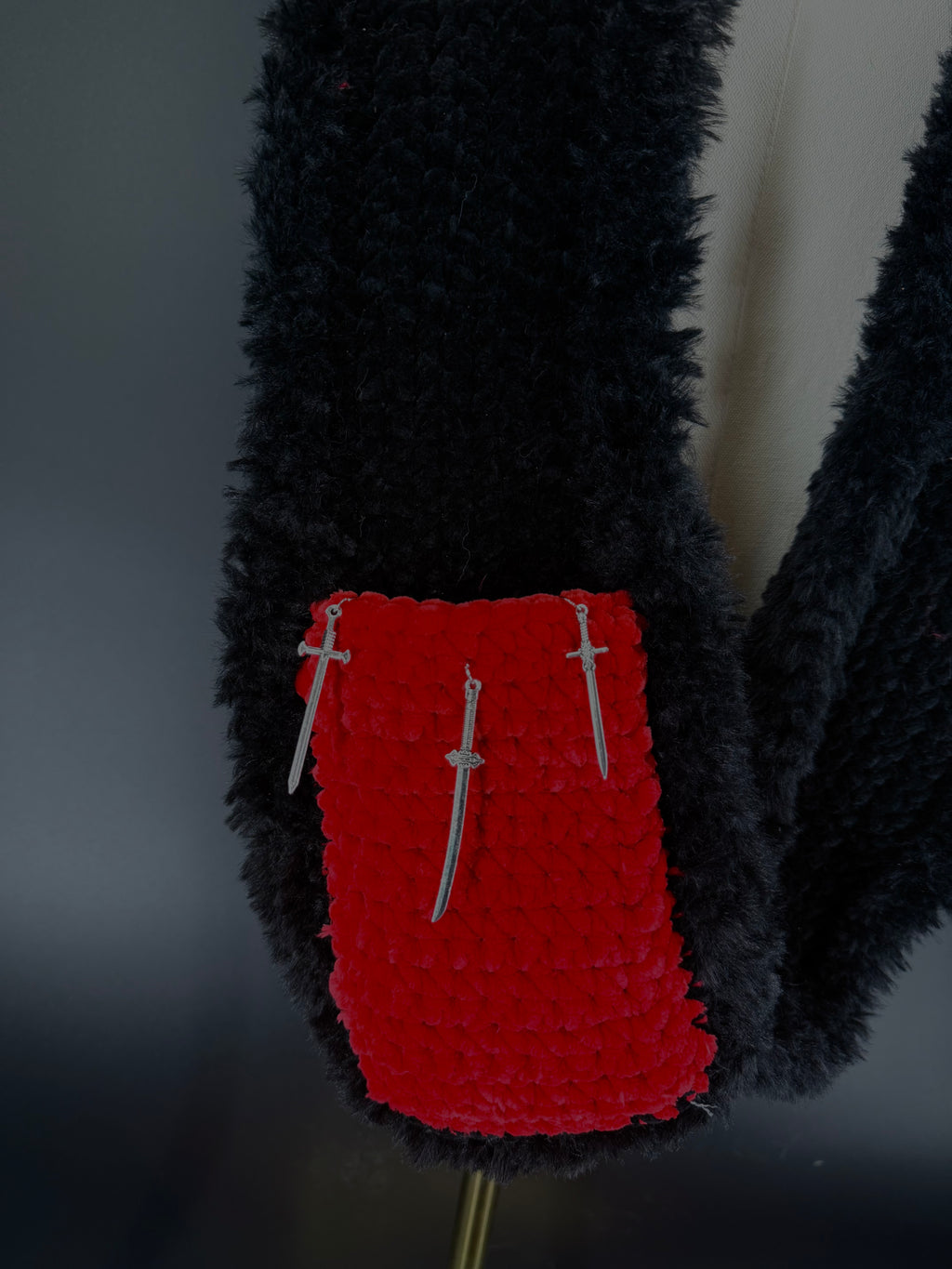 Toothless hooded scarf