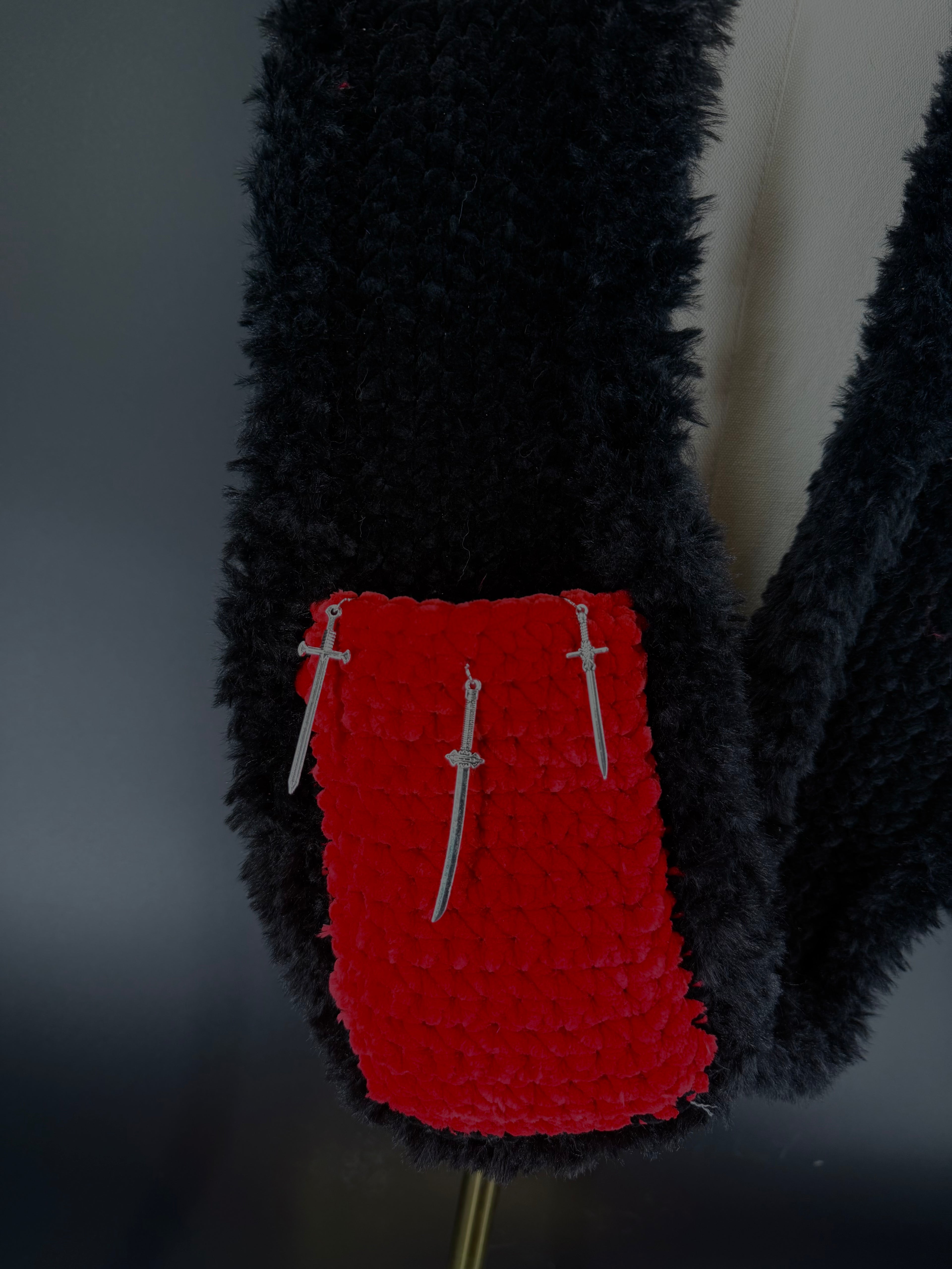Toothless hooded scarf